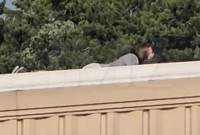 
Thomas Matthew Crooks menembak Trump dari atap. [X / RawsAlerts]
