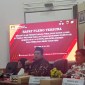 Ketua KPU Kaltim Fahmi Idris saat memimpin rapat pleno terbuka rekapitulasi PSSU di Samarinda, Selasa (2/7/2024) malam. ]ANTARA/Ahmad Rifandi]