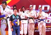 Staf Ahli Bidang Ekonomi, Pembangunan dan Hubungan Antar Lembaga Setprov Kaltara, Ir Wahyuni Nuzband MAP membuka Rapat Koordinasi Fasilitasi Peningkatan Daya Saing WIlayah Berbasis Kawasan Strategis Nasional Provinsi Kaltara di Tarakan, Kamis (18/7/2024). 9ANTARA/HO-DKISP Kaltara]