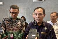 Kepala BNNP Kalsel Brigjen Pol. Wisnu Andayana (kanan) memberikan keterangan usai konferensi pers temu media Dinas Komunikasi dan Informatika (Diskominfo) Kalsel di Banjarbaru, Kalimantan Selatan, Jumat (26/7/2024). (ANTARA/Tumpal Andani A)