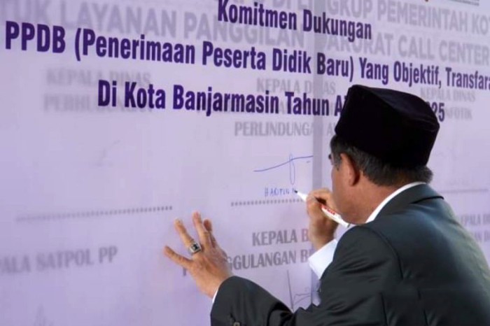 Wakil Wali Kota Banjarmasin H Arifin Noor saat mendatangi komitmen pelaksanaan PPDB tahun ajaran 2024/2025 beberapa waktu lalu. [ANTARA/HO-Disdik Banjarmasin]
