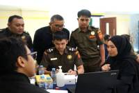 Petugas Kanwil DJP Kalselteng bersama Kanwil DJKN Kalselteng saat melakukan proses lelang secara open bidding melalui situs portal.lelang.go.id yang dikelola oleh DJKN. [ANTARA/Firman]