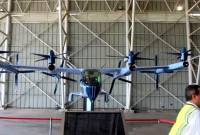 Replika taksi terbang di Bandara APT Pranoto Samarinda, Kaltim, Senin (29/7/2024). (ANTARA/Ahmad Rifandi)