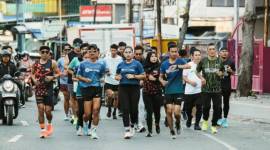 Komunitas Gubernur Runners, RIOT, Banua Run dan South Borneo Runners yang dipimpin langsung oleh Direktur Utama Bank Kalsel Fachrudin dengan start di halaman Kantor Pusat Bank Kalsel. (Foto - Humasbankkalsel)