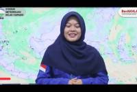 Petugas BMKG Supadio Pontianak Reni menyampaikan informasi cuaca terbaru di Kalbar melalui kanal media sosial BMKG Kalbar. [ANTARA/Rendra Oxtora]