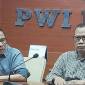 Ketua Umum PWI Hendry Ch Bangun (kiri), dan Ketua Dewan Kehormatan PWI Sasongko Tedjo seusai menghadiri Rapat Pleno yang dihadiri Pengurus PWI, Dewan Kehormatan, Dewan Penasehat dan Dewan Pakar di Kantor PWI, Jakarta, Kamis (27/6/2024) lalu. [ANTARA/HO-PWI/aa]