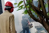 Pengasapan untuk membunuh nyamuk Aedes aegypti, Senin 1/7/2024) SuarIndonesia/ZI)