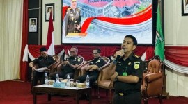 Tim dari Kejaksaan Tinggi Kalsel berikan penerangan hukum , di Aula Kantor Bupati Tanah Laut, Selasa (2/7/2024). (SuarIndonesia/Ist(