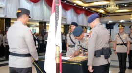 Sejumlah pejabat utama, termasuk kapolres/Ta  di lingkup Kepolisian Daerah Kalimantan Selatan (Polda Kalsel) resmi diganti serta  serah terima jabatan (sertijab), Rabu (3/7/2024)/SuarIndonesia/Ist)
