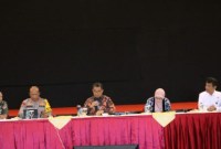Pj Gubernur Kaltim Akmal Malik saat memimpin rakor persiapan upacara nasional HUT ke-79 RI, digelar di Balikpapan, Kamis (4/7/2024). [ANTARA/Januar]
