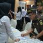 Dilaksanakan tes urine di Jajaran Kejaksaan Tinggi Kalimantan Selatan (Kejati Kalsel), berkaitan mendukung RAN-P4GN, bertempat di Lobby Kantor Kejaksaan, Senin (8/7/ 2024). (SuarIndonesia/Ist)