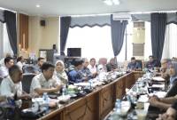 Rapat Dengar Pendapat (RDP) dengan Komisi I DPRD Kalsel mengenai sengketa lahan pembangunan perkantoran DPRD Kalsel di Banjarbaru, Rabu (10/7/2024) (SuarIndonesia/Ist)