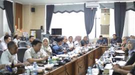 Rapat Dengar Pendapat (RDP) dengan Komisi I DPRD Kalsel mengenai sengketa lahan pembangunan perkantoran DPRD Kalsel di Banjarbaru, Rabu (10/7/2024) (SuarIndonesia/Ist)
