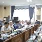 Rapat Dengar Pendapat (RDP) dengan Komisi I DPRD Kalsel mengenai sengketa lahan pembangunan perkantoran DPRD Kalsel di Banjarbaru, Rabu (10/7/2024) (SuarIndonesia/Ist)