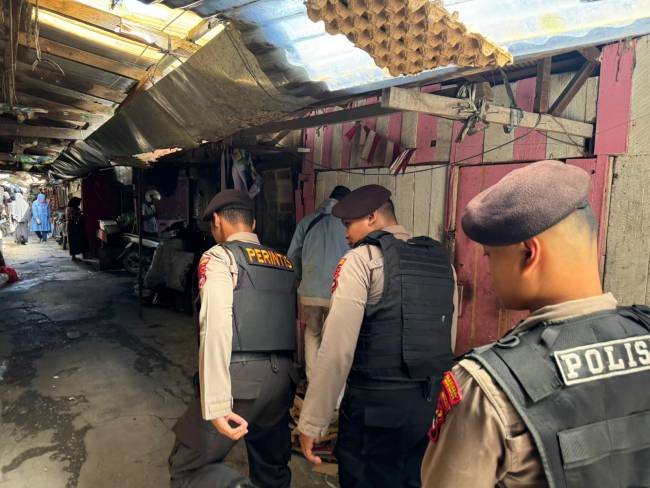 Sat Samapta Polresta Banjarmasin menggelar patroli di dua tempat yakni pasar Batuah Banjarmasib Timur dan Pasar Lima Banjarmasin Tengah, pada Jumat (12/7/2024) (SuarIndonesia/Ist)