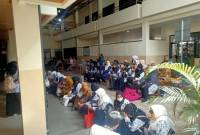Puluhan guru PAUD yang adas di Banjartmasin mendatangi Pengadilkan Negeri Banjarmasin untuk memberikan simpati kepada terdakwa walaupun sidangnya dilakukan secara tertutup, Senin (15/7/2024) SuarIndonesia/HD)