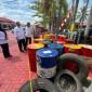 Kabid Humas Polda Kalsel, Kombes Pol Adam Erwindi didampingi Sales Manager Area Pertamina Alif menjelaskan hasil pengungkapan Oli Oplosan, Senin (15/7/2024) (SuarIndonesia/ZI)
