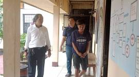Sanusi (26), seorang residivis kasus jambret, yang ditangkap Polisi. (SuarIndonesia/DO)