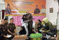 Jajaran Kejaksaan Tinggi Kalimantan Selatan (Kejati Kalsel) melaksanakan bjhati sosial dan anjangsana, Senin (15/7/2024). (SuarIndonesia/Ist)