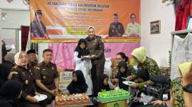 Jajaran Kejaksaan Tinggi Kalimantan Selatan (Kejati Kalsel) melaksanakan bjhati sosial dan anjangsana, Senin (15/7/2024). (SuarIndonesia/Ist)