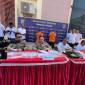 Kabid Humas Polda Kalsel, Kombes Pol Adam Erwindi 
didampingi Kasubdit IV Tipidter AKBP Ricky Boy Sialagan dan jajaran
saat Konferensi Pers, Rabu (17/7/2024). (SuarIndonesia/ZI)