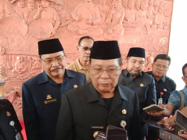 Gubernur Kalsel, H Sahbirin Noor didampingi Ketua DPRD, H Supian HK, Rabu (17/7/2024)