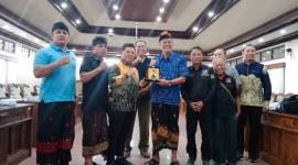 Sekretariat DPRD Provinsi Kalsel bersama Presroom studi komparasi ke Provinsi Bali, sekaligus silaturahmi dan sharing untuk kemajuan kinerja lembaga. Jum'at (19/7/2024) (SuarIndonesia/HM)