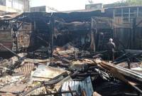 Terbakar puluhan toko kecil dan sejumlah rumah di Pasar Baru Banjarmasin Tengah, Sabtu (20/7/2024) dinihari, sekitar pukul 02.30 WITA. (SuarIndonesia/DO)