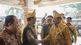 etua DPRD Kalsel H Supian HK saat mengunjungi pengukuhan Pengurus Wilayah Kerukunan Bubuhan Banjar (KBB) Provinsi Bali, di kawasan hotel berbintang di Sanur, Denpasar Sanur. Sabtu (19/7/2024). *SuarIndonesia/HM)