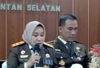 Kajati Kalsel Rina Virawati SH MH didampingi Asintel, I Wayan Wiradarma. SH MH. (SuarIndonesia/ZI)