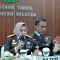 Kajati Kalsel Rina Virawati SH MH didampingi Asintel, I Wayan Wiradarma. SH MH. (SuarIndonesia/ZI)