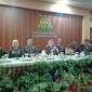 Kajati Kalsel  Rina Virawati SH MH didampingi seluruh Asisten pada  jumpa pers  dalam rangka Hari Bhakti Adyaksa (HBA) ke 64, Senin (22/7/2024).. (SuarIndonesia/HD)