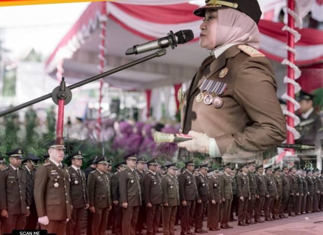 upacara dalam rangka memperingati Hari Bhakti Adhyaksa ) ke- 64 Tahun dan HUT Ikatan Adhyaksa Dharmakarini ke – XXIV Tahun 2024., dipimpin Kajat) Kalsel, Rina Virawati SH MH, Senin (22/7/2024) (SuarIndonesia/Ist)