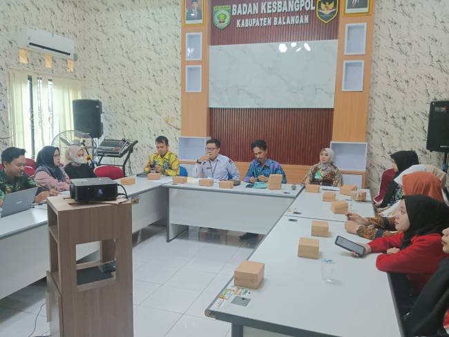 bemberikan pelayanan kepada organisasi kemasyarakatan, ASN, dan Partai Politik (Parpol) di Kabupaten Balangan, Badan Kesatuan Bangsa dan Politik Kabupaten Balangan luncurkan tiga inovasi. (SuarIndonesia/Adv)