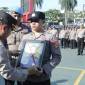 Pemberhentian keduanya dilaksanakan dalam kegiatan upacara berlangsung di Halaman Mapolresta Banjarmasin, Kamis (25/7/2024). (SuarIndonesia/YI)