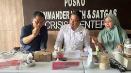 Nur Cahaya bersama Direktur Reserse Narkoba Polda Kalsel, Kombes Pol Kelana Jaya dan Kasubdit II AKBP Zaenal Arifien, Kamis (25/7/2024) (SuarIndonesia/ZI)
