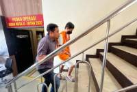 Tersangka yang ditangkap dan digirirng adalah Ricky Candra Saputra alias Iki (30). (SuarIndonesia/ZI)