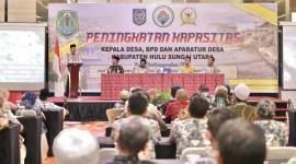 pembukaaan peningkatan kapasitas bagi Kepala Desa, Perangkat Desa, dan Badan Permusyawaratan Desa (BPD) di wilayah Kecamatan Amuntai Tengah dan Kecamatan Babirik yang bertempat di salah satu hotel di Banjarmasin, pada Kamis (25/7/2024), malam. (SuarIndonesia/Ist)