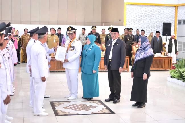 Sedikitnya 119 Jades (Kepala Desa) di lingkup Pemkab (Pemerintahan Kabupaten) Tabalong dikukuhkan, pada Senin (29/7/2024). (SuarIndonesia/Ist)