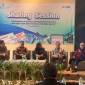 Komisaris Freeport Indonesia Dr H AM Fachrir didampingi Direktur Utama Bank Kalsel Fachruddin dan Pemimpin Umum Harian Pagi Mata Banua H Fachruddin Nor Ifansyah saat memberikan keterangan kepada wartawan seusai Sharing Session bersama insan pers di A One Hotel di Jakarta, pada Jumat (26/07/2024).(SuarIndonesia/humasbankkalsel