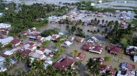 Foto udara banjir menggenangi rumah warga di Telaga Jaya, Kabupaten Gorontalo, Gorontalo, Sabtu (13/7/2024) lalu. [ANTARA FOTO/Adiwinata Solihin]