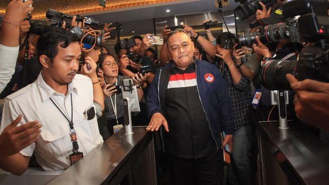 Kepala BP2MI Benny Rhamdani diperiksa penyidik Bareskrim selama 5 jam. Ia mengaku sudah memberikan data sosok T yang diduga mengendalikan judi online (judol) di RI kepada penyidik. (ANTARA FOTO/RENO ESNIR)
