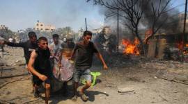 Pejabat kesehatan Gaza mengatakan lebih dari 90 orang tewas dalam serangan pada hari Sabtu (13/7/2024) dan lebih dari 300 orang terluka. [REUTERS/Hatem Khaled]