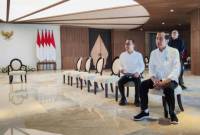 Pada hari perdana berkantor di IKN, Presiden Jokowi memimpin rapat dengan jajaran Otorita IKN didampingi Mensesneg Pratikno dan Menteri PUPR Basuki Hadimuljono. Ia juga menerima Jajaran Forkompinda Kaltim. (ANTARA FOTO/Mentari Dwi Gayati)