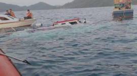 KM Samarinda yang mengangkut 40 penumpang tenggelam di perairan Matak, Kepulauan Anambas, Jumat (26/7/2024). (Foto: SAR)