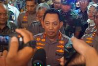 Kapolri Jenderal Listyo Sigit Prabowo mencari tahu sosok inisial T yang disebut sebagai pengendali judi online lewat pemanggilan Ketua BP2MI Benny Rhamdani. (CNN Indonesia/Tunggul)