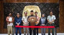 Plt Ketua KPU Mochammad Afifuddin menentukan agenda prioritas untuk memastikan tahapan Pilkada 2024 tak akan terganggu. [CNNIndonesia/Adi Maulana I]