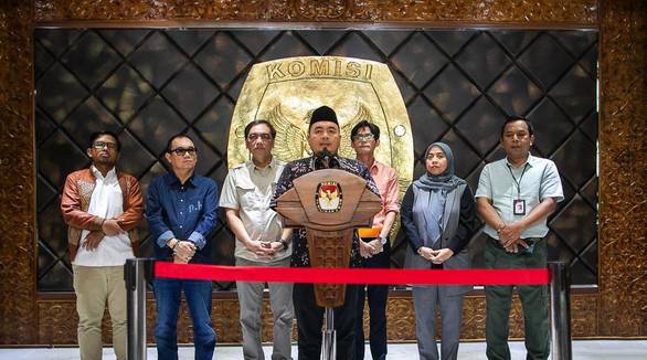 Plt Ketua KPU Mochammad Afifuddin menentukan agenda prioritas untuk memastikan tahapan Pilkada 2024 tak akan terganggu. [CNNIndonesia/Adi Maulana I]