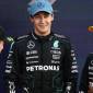 Duo Mercedes mengunci barisan depan di Silverstone, tapi George Russell-lah yang lebih unggul, dan Lando Norris posisi ketiga. [planetf1-com]