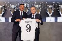 Kylian Mbappe resmi menjadi pemain Real Madrid dan dikontrak selama 5 tahun. [Real Madrid/Pedro Castillo]